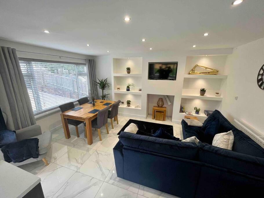 Modern Bungalow In Good Location Aberdulais Esterno foto