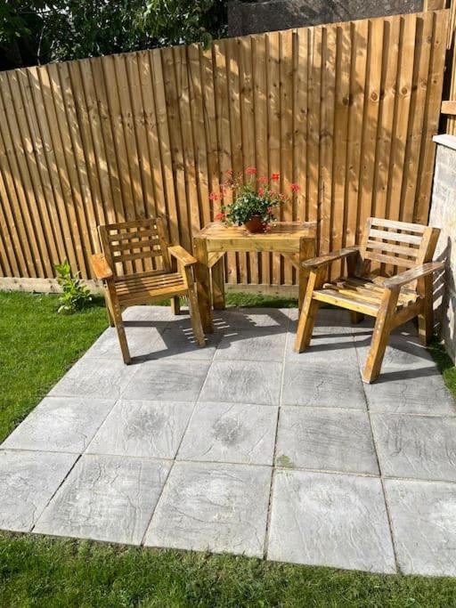 Modern Bungalow In Good Location Aberdulais Esterno foto